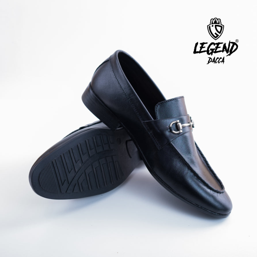 Black Horsebit Loafer in Grained Leather
